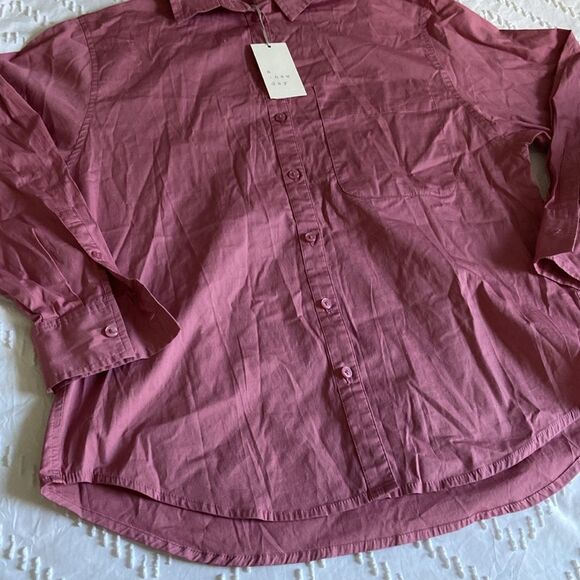 ✨5 for $15✨ A New Day Pink Button Down - Picture 3 of 5
